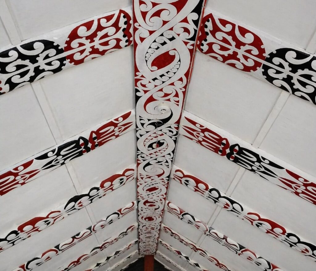 whare tahuhu